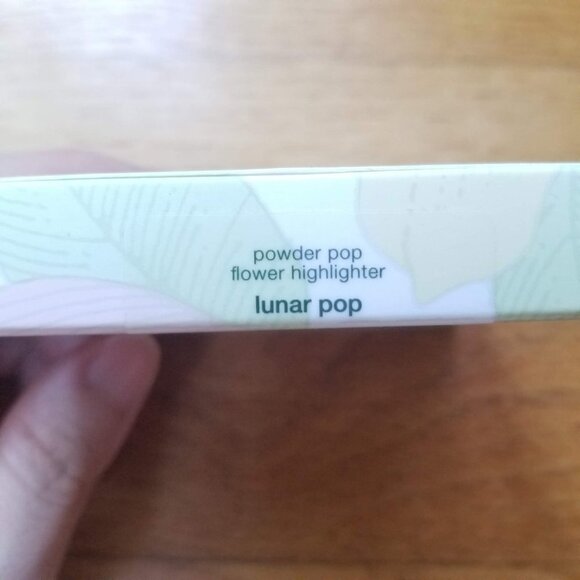 NEW Clinique Flower Lunar Pop Powder Highlighter - Picture 12 of 14